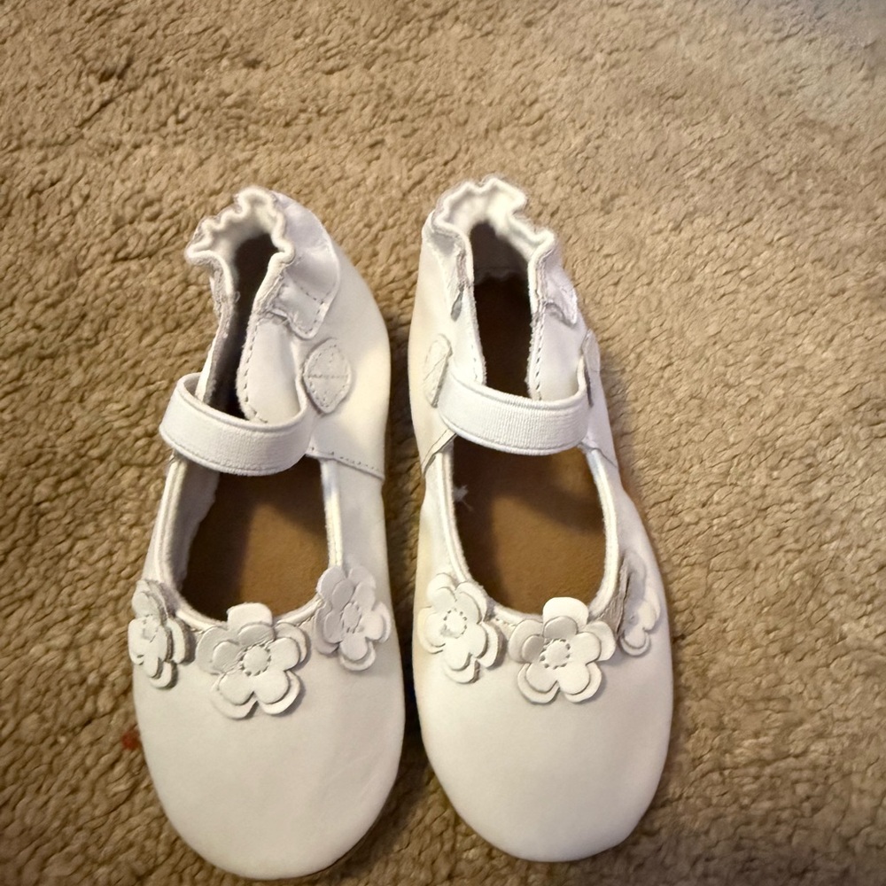 Robeez White Kids Dress Shoes with Floral Design